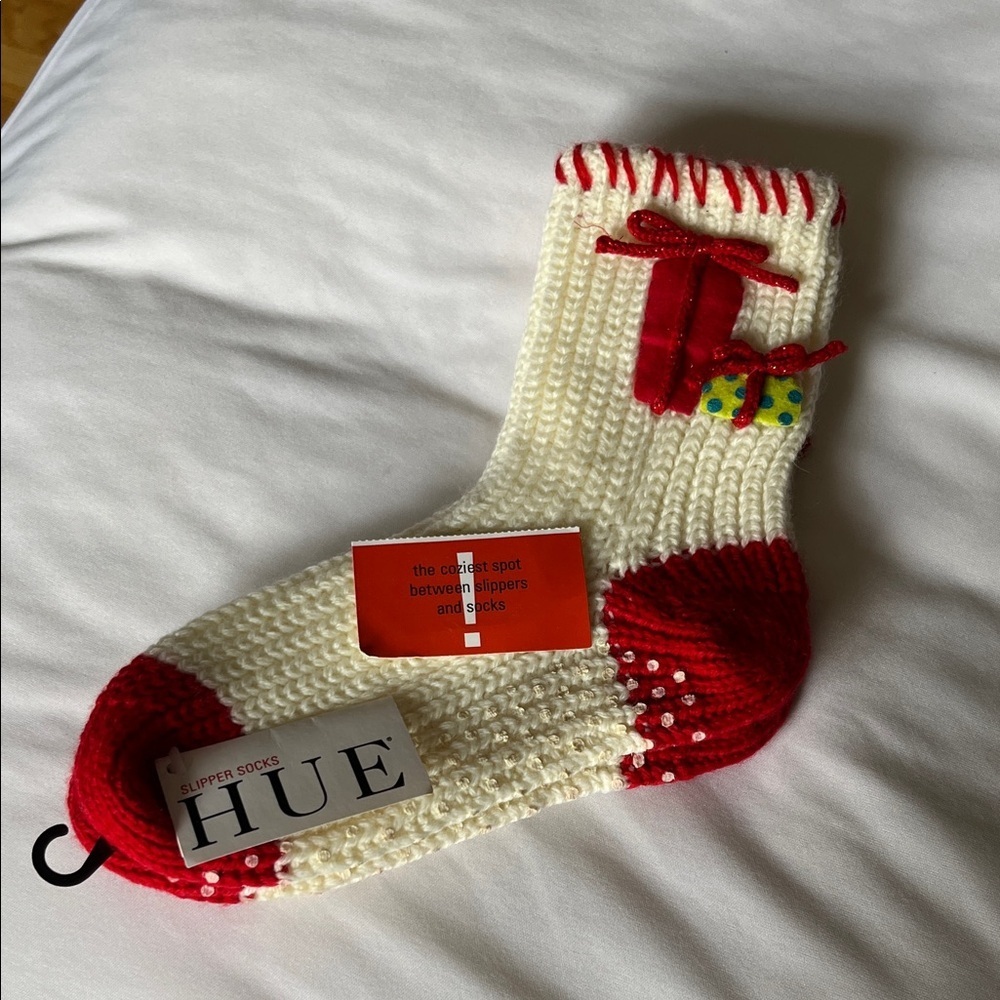 Hue Christmas white and red knit slipper socks. NWT